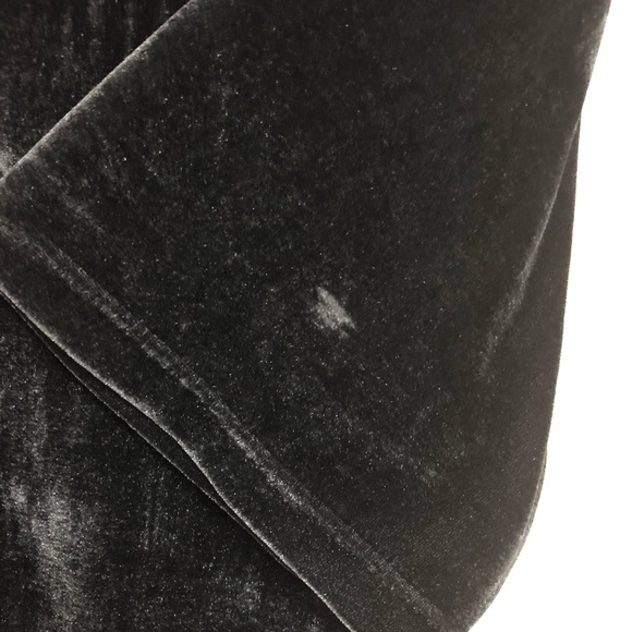 β€οΈ πHPπ Tart Keyhole Crushed Velvet Blouse - Picture 6 of 8